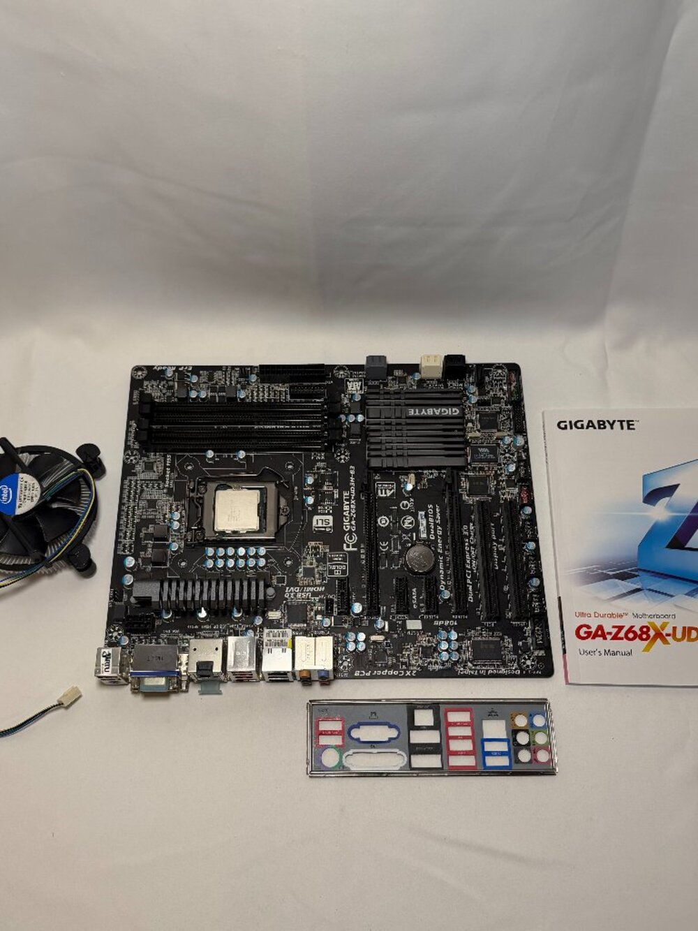 Gigabyte GA-Z68X-UD3H-B3 MB Intel Core i7-2600K 3.4GHz Fan I/O Shield Manual EUC
